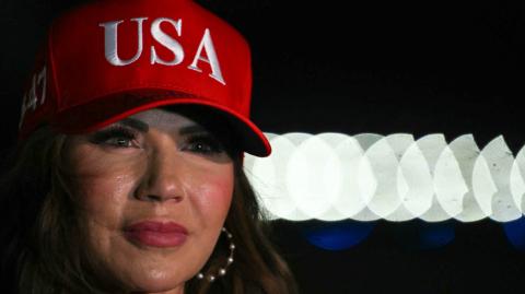 Más de un millón de migrantes en situación irregular se fueron de Estados Unidos por su cuenta desde que el presidente Donald Trump regresó al poder el 20 de enero, afirmó este viernes la secretaria de Seguridad Interior, Kristi Noem.

Para más información del tema, visita: https://www.eleconomista.com.mx/internacionales/kristi-noem-dice-millon-migrantes-cuenta-eu-20250808-771892.html

¡Síguenos en nuestras redes sociales para mantenerte informado!

Twitter: https://twitter.com/eleconomista 
Facebook: https://www.facebook.com/ElEconomista.mx
Instagram: https://www.instagram.com/eleconomistamx
LinkedIn: https://www.linkedin.com/company/el-economista/

#ElEconomista #EETV #Migrantes