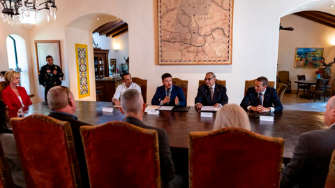 El gobernador Samuel García, se reunió con el alcalde de Laredo, Texas, Víctor Treviño y el director ejecutivo de Green Corridors