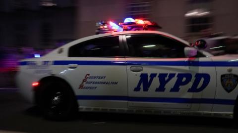 Una patrulla Dodge Charger del Departamento de Policía de Nueva York.