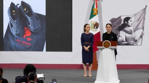 Reconoció que el lanzamiento no está a la altura del respeto y el enfoque colaborativo que merece la comunidad de Villa Hidalgo Yalalag.

Para más información del tema, visita: https://www.eleconomista.com.mx/arteseideas/disenador-creo-sandalias-adidas-reconoce-apropiacion-nombre-oaxaca-20250809-772011.html

¡Síguenos en nuestras redes sociales para mantenerte informado!

Twitter: https://twitter.com/eleconomista 
Facebook: https://www.facebook.com/ElEconomista.mx
Instagram: https://www.instagram.com/eleconomistamx
LinkedIn: https://www.linkedin.com/company/el-economista/
T

#ElEconomista #EETV