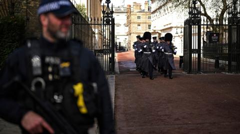 La prohibición convierte en delito ser miembro del grupo, con una pena máxima de 14 años de cárcel.

Para más información del tema, visita: https://www.eleconomista.com.mx/internacionales/policia-londres-detiene-365-personas-protesta-favor-grupo-accion-palestina-20250809-772021.html

¡Síguenos en nuestras redes sociales para mantenerte informado!

Twitter: https://twitter.com/eleconomista 
Facebook: https://www.facebook.com/ElEconomista.mx
Instagram: https://www.instagram.com/eleconomistamx
LinkedIn: https://www.linkedin.com/company/el-economista/

#ElEconomista #EETV #AcciónPalestina