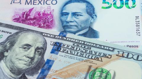 Los operadores se preparan para conocer más adelante en la semana un reporte sobre la inflación en Estados Unidos que podría ayudar a determinar si la Reserva Federal recortará la tasa en septiembre.

Para más información del tema, visita: https://www.eleconomista.com.mx/mercados/precio-dolar-hoy-11-agosto-2025-cuanto-cotiza-20250811-772174.html
Twitter: https://twitter.com/eleconomista 
Sitio web: https://www.eleconomista.com.mx/ 
Facebook: https://www.facebook.com/ElEconomista.mx 

#ElEconomista #CapitalHumano #EETV