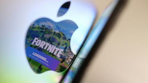 Un tribunal australiano dictaminó que Apple y Google abusaron de su poder de mercado al dirimir una disputa con el fabricante del popular videojuego Fortnite.
Para más información del tema, visita: https://www.eleconomista.com.mx/tecnologia/fortnite-gana-batalla-legal-australia-apple-google-20250813-772518.html
¡Síguenos en nuestras redes sociales para mantenerte informado!
Twitter: https://twitter.com/eleconomista
Facebook: https://www.facebook.com/ElEconomista.mx
Instagram: https://www.instagram.com/eleconomistamx
LinkedIn: https://www.linkedin.com/company/el-economista/
#ElEconomista #EETV