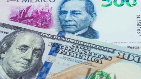 El dólar se fortalece mientras la apuesta por un ajuste de 50 puntos base de la Fed el próximo mes desaparece y la de 25 puntos base se modera levemente.

Para más información del tema, visita: https://www.eleconomista.com.mx/mercados/precio-dolar-hoy-14-septiembre-2025-cuanto-cotiza-20250814-772697.html

¡Síguenos en nuestras redes sociales para mantenerte informado!

Twitter: https://twitter.com/eleconomista 
Facebook: https://www.facebook.com/ElEconomista.mx
Instagram: https://www.instagram.com/eleconomistamx
LinkedIn: https://www.linkedin.com/company/el-economista/

#ElEconomista #EETV #TipodeCambio