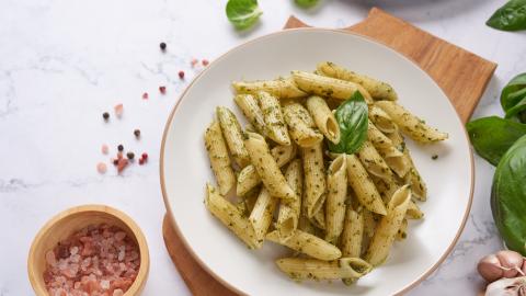 recetas navideñas, pasta penne, pesto casero, cocina italiana, recetas elegantes, cenas festivas, pasta con albahaca, pesto navideño, cocina fácil y sofisticada, cenas navideñas, recetas con piñones, postres para Navidad.recetas navideñas, pasta penne, pesto casero, cocina italiana, recetas elegantes, cenas festivas, pasta con albahaca, pesto navideño, cocina fácil y sofisticada, cenas navideñas, recetas con piñones, postres para Navidad.recetas navideñas, pasta penne, pesto casero, cocina italiana, recetas elegantes, cenas festivas, pasta con albahaca, pesto navideño, cocina fácil y sofisticada, cenas navideñas, recetas con piñones, postres para Navidad.Pasta con delicioso pesto.