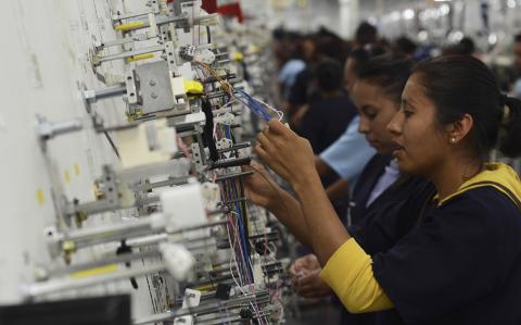 GUADALUPE, ZACATECAS, 01SEPTIEMBRE2014.- La empresa Delphi Cableados I es una de las mayores organizaciones extranjeras en México, dónde se generan miles de empleos; su principal actividad es desarrollar arneses eléctricos para las distintas marca de automóviles.FOTO: EDGAR CH��VEZ /CUARTOSCURO.COM