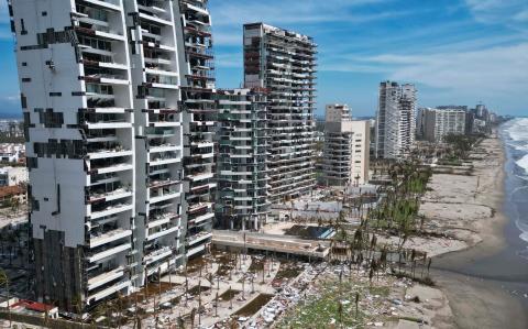 Vista aérea de los daños causados por el paso del huracán Otis en Acapulco. Foto EE: AFP