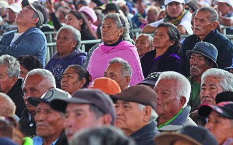 VALLE DE CHALCO, ESTADO DE MEXICO, 13ENERO2019.- Andres Manuel Lopez Obrador, Presidente de Mexico, encabezo la presentacion de la pension para el bienestar de las personas adultas mayores, en la explanada del Palacio Municipal. FOTO: MOISES PABLO /CUARTOSCURO.COM