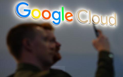 Google presentó una denuncia ante la Comisión Europea contra lo que calificó de prácticas anticompetitivas de Microsoft para bloquear a los clientes en la plataforma en nube Azure de Microsoft.