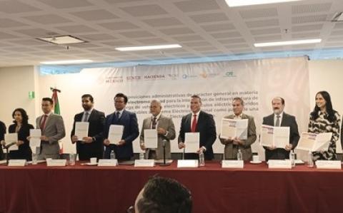 CRE presenta primera plataforma de electromovilidad en Mexico.