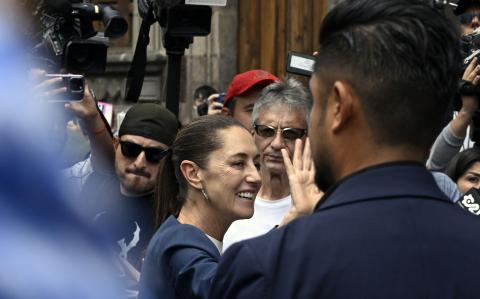 Claudia Sheinbaum reunión Ayotzinapa.