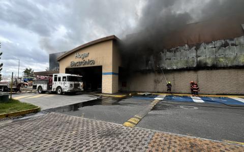 Incendio en Wall Mart de Zapopan VIDEO Bomberos de Zapopan