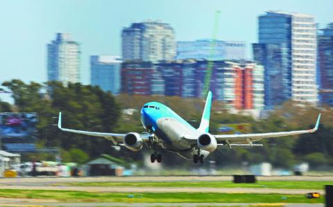 An Aerolineas Argentinas Boeing 737-887 takes off at the Aeroparque Jorge Newbery airport, in Buenos Aires, Argentina, September 13, 2024. REUTERS/Agustin Marcarian