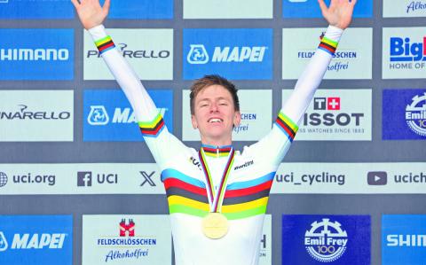 Cycling - UCI World Championships 2024 - Men's Elite Road Race - Zurich, Switzerland - September 29, 2024
Gold medallist Slovenia's Tadej Pogacar celebrates on the podium REUTERS/Denis Balibouse