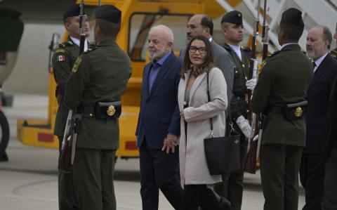 El presidente brasileño Luiz Inácio Lula da Silva y su esposa Rosangela llegan para la toma de posesión de la presidenta electa de México, Claudia Sheinbaum.