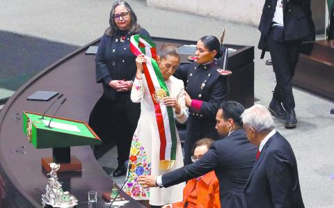 Sheinbaum entró en funciones como presidenta formalmente ayer.