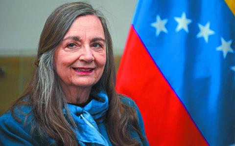 Carter Center's senior advisor for Latin America and the Caribbean, Jennie Lincoln, holds a meeting with members of Venezuela's National Electoral Council (CNE), at the CNE headquarters in Caracas on November 7, 2023. Representatives of the US-based Carter Center, an NGO whose mission is conflict resolution, are in Caracas where Nicolas Maduro's government and the opposition have agreed to hold elections next year. In a statement, the center founded by former US president Jimmy Carter and his wife Rosalynn said they "will discuss the consideration of an invitation to deploy a technical observer mission for the 2024 presidential election." (Photo by Gabriela Oraa / AFP)