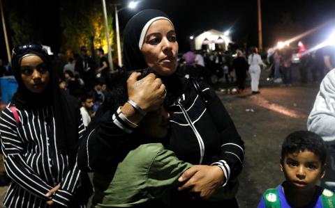 Personas huyendo de los bombaredeos en el Líbano.

REMITIDA / HANDOUT por COMITÉ DE EMERGENCIA
Fotografía remitida a medios de comunicación exclusivamente para ilustrar la noticia a la que hace referencia la imagen, y citando la procedencia de la imagen en la firma
27/9/2024