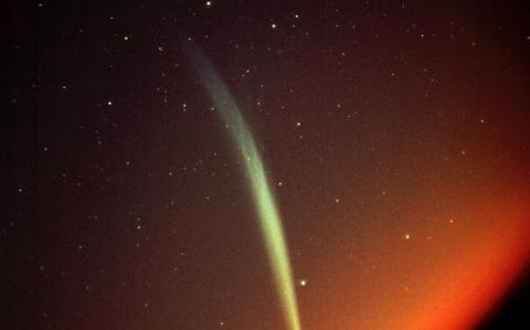 El cometa Ikeya Seki captado por Roger Lynds. NOIRLab NSF AURA