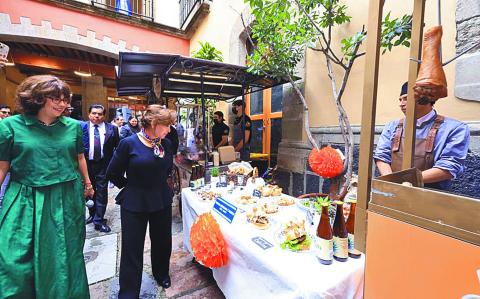 La mandataria presentó la Feria de Ferias Tlaxcala 2024 en la Ciudad de México.