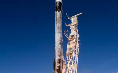 El Falcon 9 (que utiliza aluminio-litio) es el primer cohete reutilizable de clase orbital del mundo. La reutilización permite recuperar las partes más caras del cohete, lo que reduce el coste del acceso al espacio.