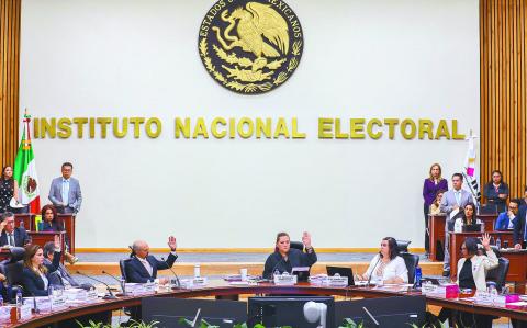 SESION DEL CONSEJO GENERAL DEL INE . FOTO : HUGO SALAZAR / EL ECONOMISTA .