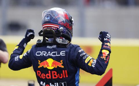 Max Verstappen de Red Bull Racing celebra después de ganar la carrera Sprint en el Gran Premio de Fórmula Uno de Estados Unidos en el Circuito de las Américas.