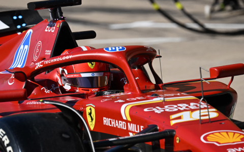 Para Leclerc es su tercera victoria de la temporada de Fórmula 1, por delante de su compañero de Ferrari, el español Carlos Sainz.