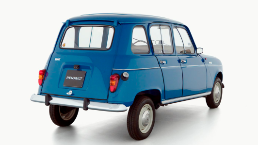 Una de las características del Renault 4 fue que el piso del interior era plano gracias a su peculiar palanca de cambios ubicada en el tablero.