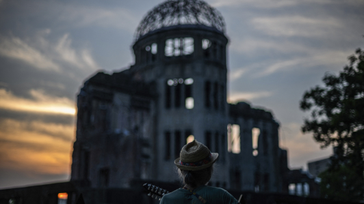 Las ruinas del Centro de Promoción Industrial de la Prefectura de Hiroshima, ahora conocido comúnmente como la cúpula de la bomba atómica.