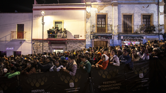 Público en la Alhóndiga de Granitas, esperando el espectáculo.