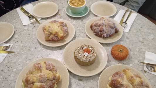 Latte de Pan de Muerto