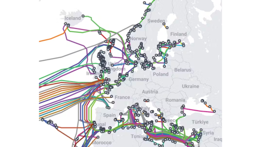 Mapa de los cables sumbmarinos de comunicaciones que llegan a Europa. TeleGeography / Wikimedia Commons., CC BY