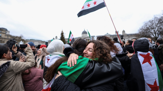 Sirios en Londres celebran la caída de Al Asad