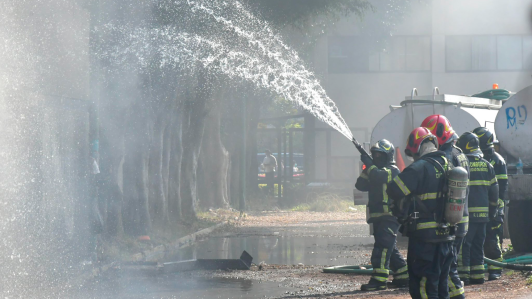 Como medida de prevención se suspendieron las actividades de la alcaldía y se desalojó al personal de diversos edificios. Se continúa trabajando en la conflagración del incendio.