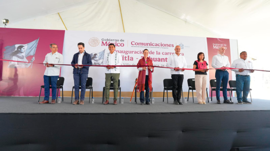 La presidenta Claudia Sheinbaum encabezó la inauguración de la carretera Mitla-Tehuantepec.