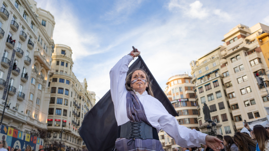 La Cabalgata Ninot es uno de los actos emblemáticos de Fallas de Valencia, donde la comisión fallera desata su creatividad haciendo parodia sobre los temas de actualidad.