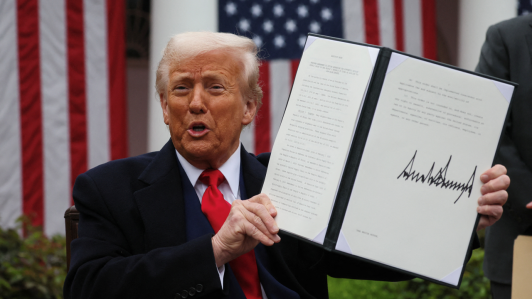 Las conversaciones entre Estados Unidos y China para buscar un acuerdo comercial progresan "muy bien", afirmó este martes la Casa Blanca, a pesar de la nueva política de aranceles del presidente Donald Trump y las medidas de represalia de Pekín.
