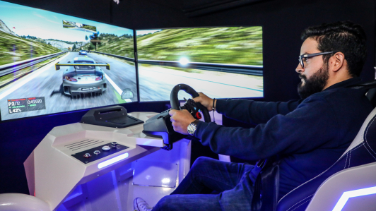 EXPERIENCIA CON SUSCRIPTORES DEL ECONOMISTA "ANOTHER WORLD, SUMERGETE EN EL MUNDO DE LA REALIDAD VIRTUAL" . FOTO : HUGO SALAZAR / EL ECONOMISTA
