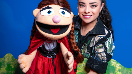 Violeta Isfel es Caperucita