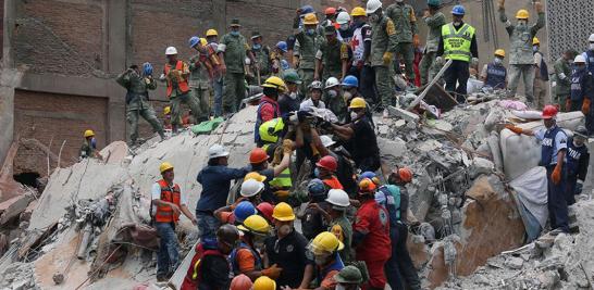 Escombros del edificio que colapsó en Laredo y Amsterdam, en la colonia Condesa.