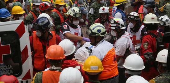 Escombros del edificio que colapsó en Laredo y Amsterdam, en la colonia Condesa.