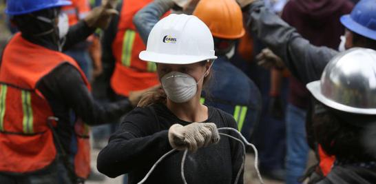 Escombros del edificio que colapsó en Laredo y Amsterdam, en la colonia Condesa.