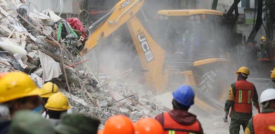 Escombros del edificio que colapsó en Laredo y Amsterdam, en la colonia Condesa.