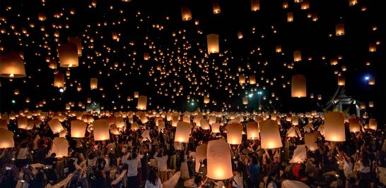 Festival de la segunda luna llena o Yi Peng en Tailandia. Foto: AFP