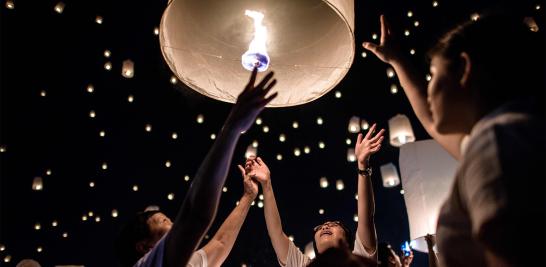 Festival de la segunda luna llena o Yi Peng en Tailandia. Foto: AFP