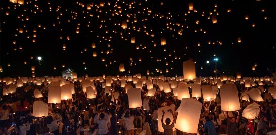 Festival de la segunda luna llena o Yi Peng en Tailandia. Foto: AFP