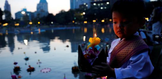 Festival de la segunda luna llena o Yi Peng en Tailandia. Foto: Reuters