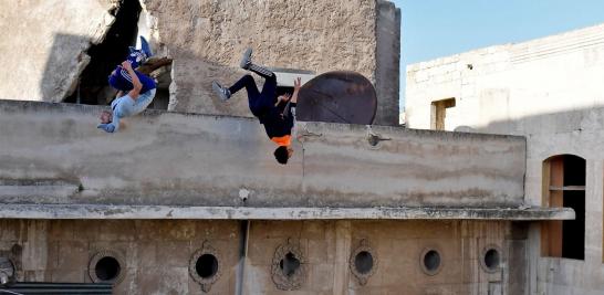 Unas 200 personas practican este deporte que cada vez tiene más aficionados en Alepo. Empezaron a practicar el parkour para alejar las malas energías y las tensiones psicológicas.