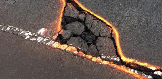 El observatorio hawaiano de volcanes precisó que desde la primera erupción se han registrado más fisuras y 35 edificios destruidos, 26 de estos, casas de familia.